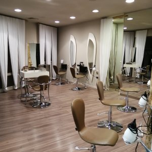 Chiaro scuro ricerca PARRUCCHIERE a Grisignano di Zocco, VI, Italia