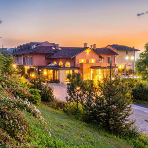 Relais Villa D’Amelia  ricerca ADDETTO AL RICEVIMENTO a Benevello, CN, Italia