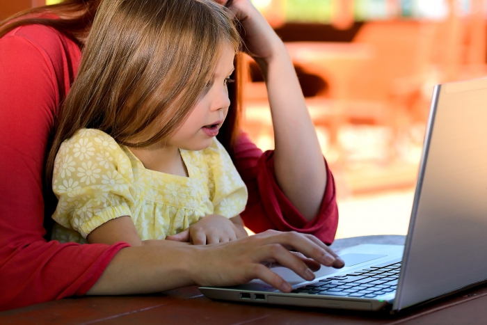 Foto Un genitore su tre lascia il lavoro per i figli: una realtà italiana sempre più drammatica