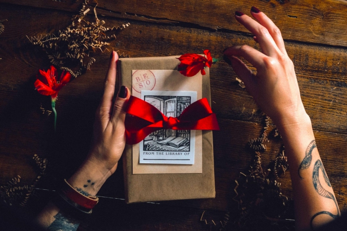 Foto Letture consigliate sotto l'Albero: 5 libri da regalare (o regalarsi) a Natale
